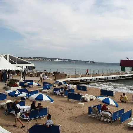 Coquet A Avec Piscine Partagee / 40 M² Cannes